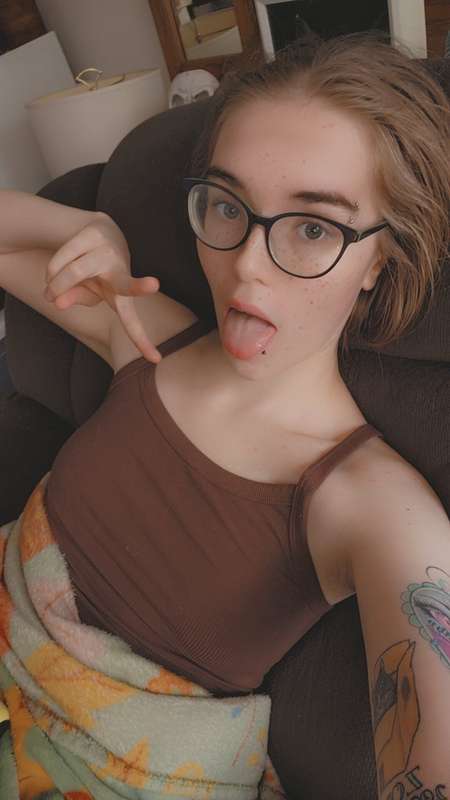 izzy_hellbourne image #2