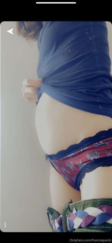 I just love how my belly feels and looks 🤤 I’m completely st..