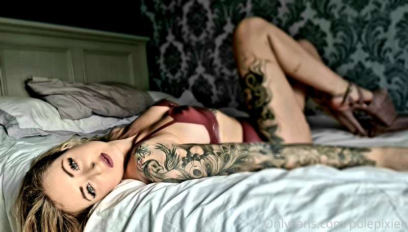 Happy humpday 😜 so I did a poll on my deluxe page 😈 I have b..