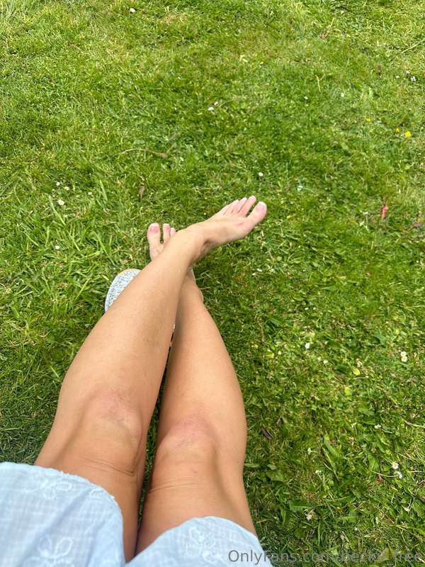 Are you into feet..? 