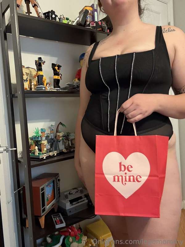 Happy Valentines Day!💕💖 I’m dying to put chocolate covered t..