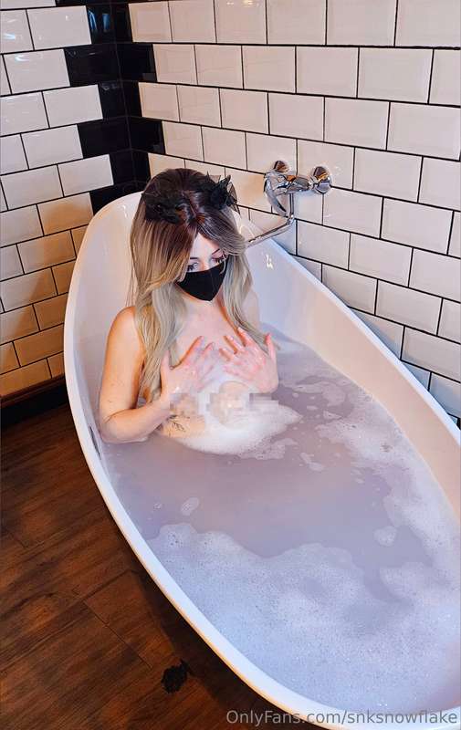 Come and join me in the bathtub! ♥I felt a bit dirty... Mayb..