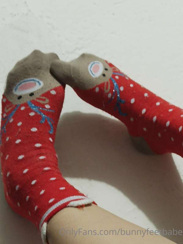 Looking for someone to take my socks with the mouth.