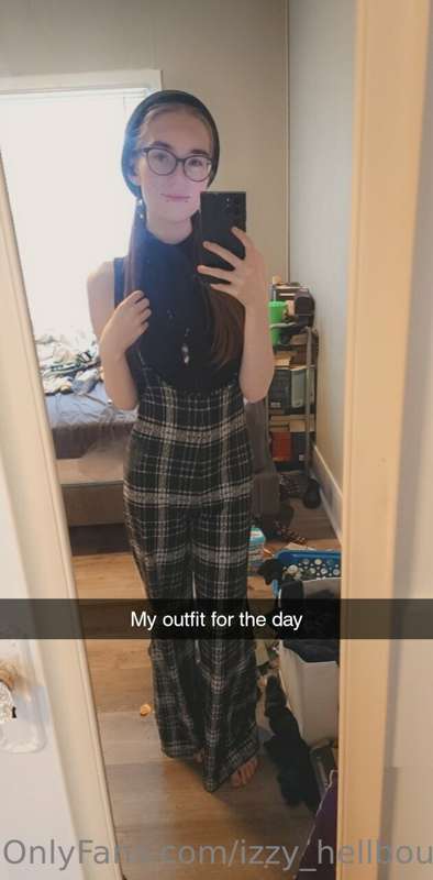 💜Pov I'm Your Girlfriend and love sending pics! 💜

*srry for..