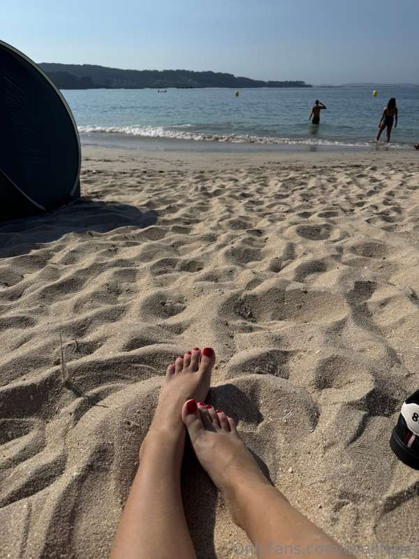 Relax and chill on the beach🤭