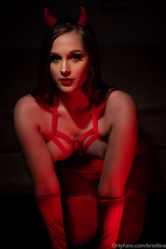 Come dance with the devil! Pt. 13
Photography by @ blackowl_..