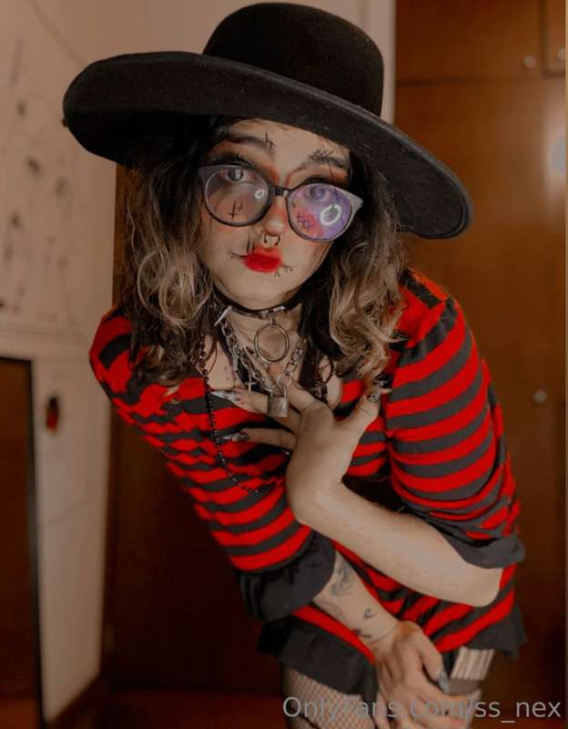 Enseñando el culo culo culo culo culo culo ;3 (la última ser..