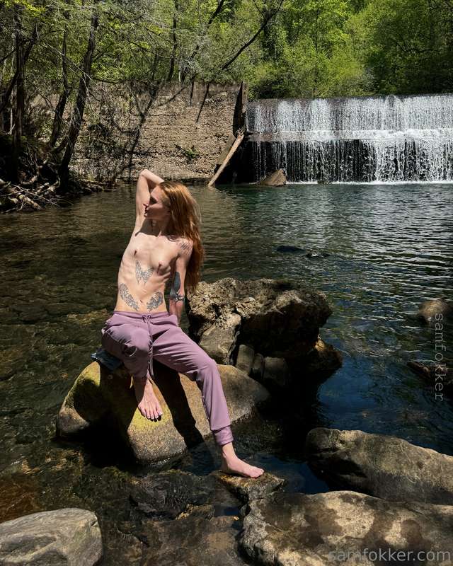 Would you ask to hike with me or just watch me from afar? 🫣