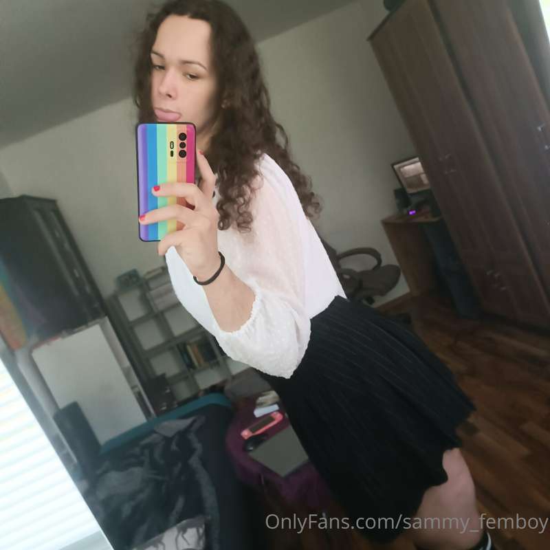 Happy Femboy Friday <3 I finally have garter belts