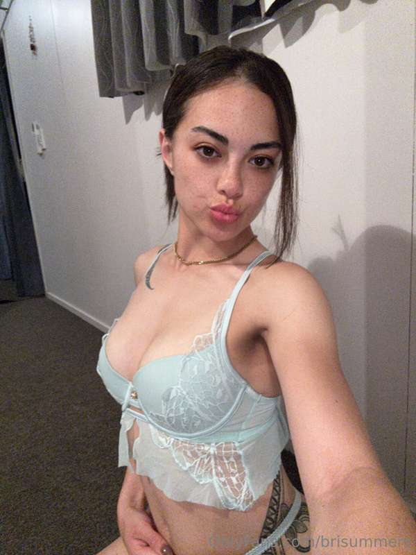 could you handle a 5 foot big tittyed maori girl? 