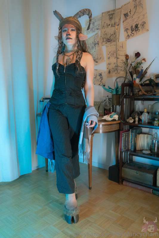 Mi-pirate mi-femme d'affaires mais 100% badass ! Half pirate..