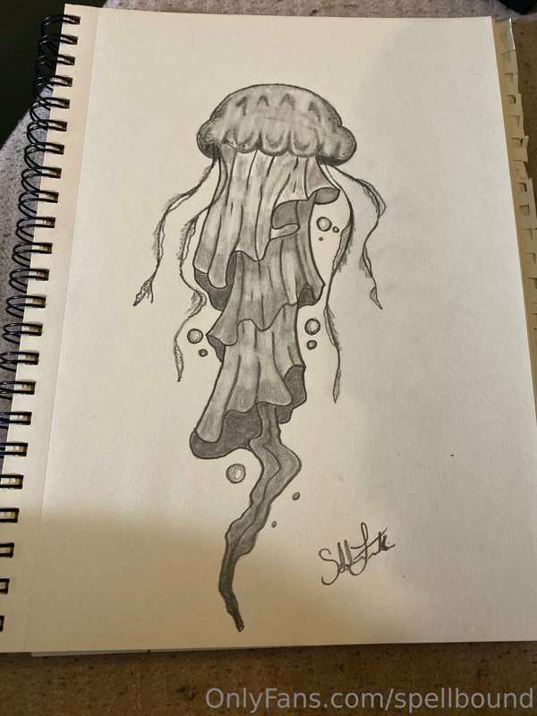 I drew a jelly fish 😚😚😚😚 would make a great tattoo if I ever..
