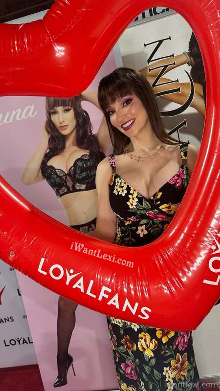 Photo 838 of Lexi Luna on Tocromo
