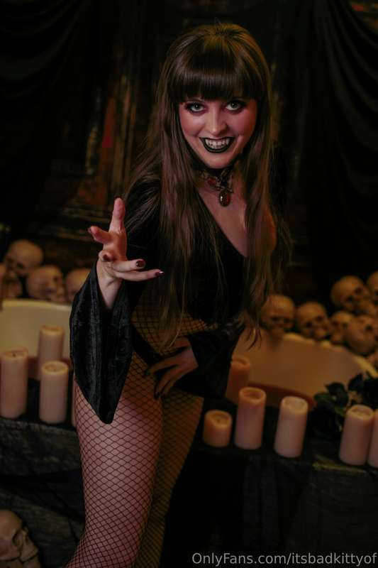 **The wait is finally over!**  Enjoy Part(1) of my NEW Vampi..