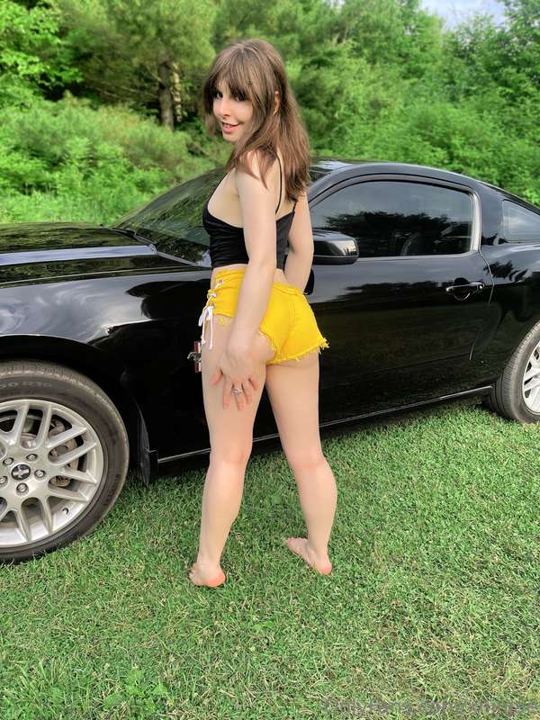 bend me over & fuck me on the hood of my car? 😈😍💕