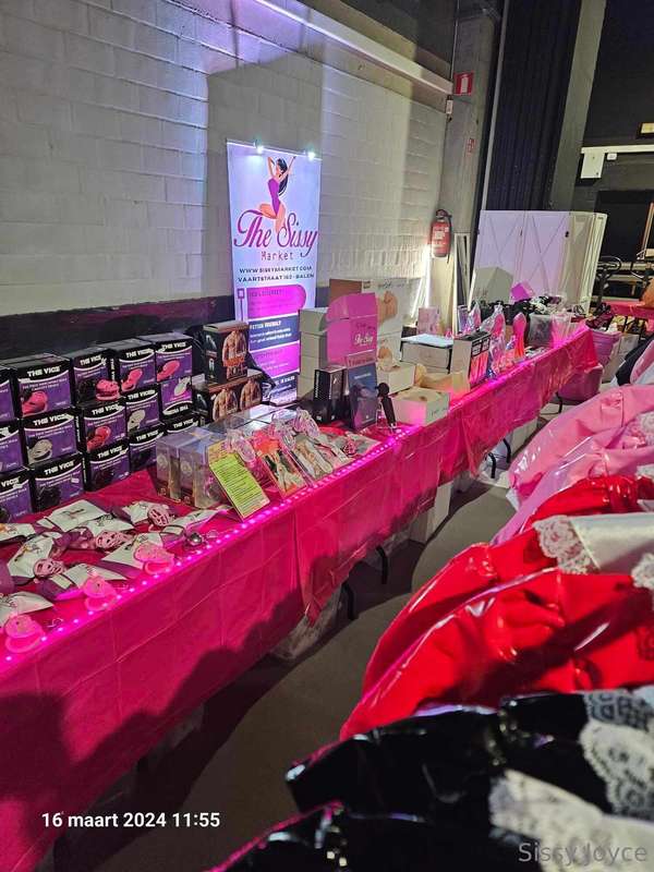 🎀LIFE UPDATE🎀
So today we went to the KRR convention and we ..