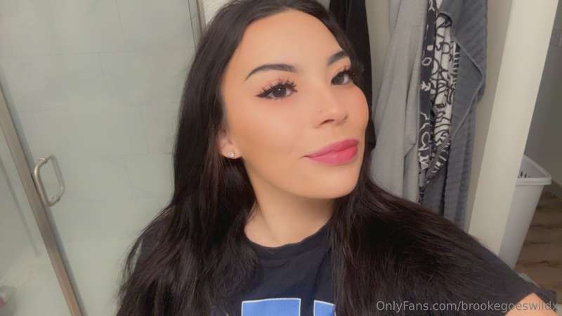 One wink away from making your day 💋