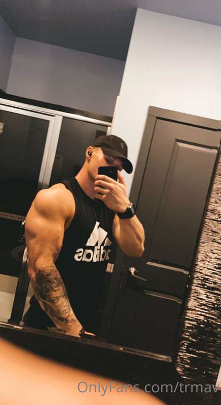 Showing off those arm gains 💪