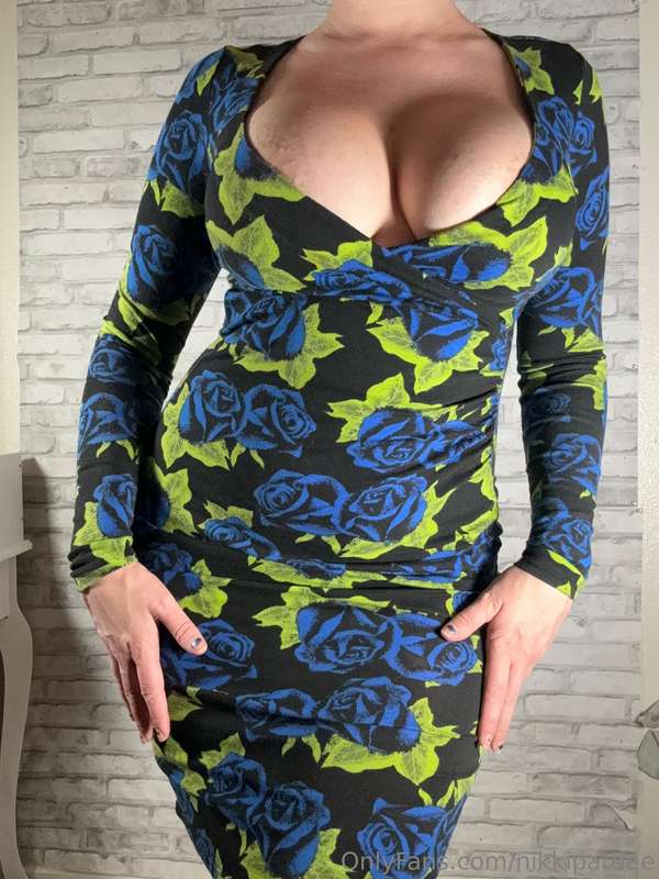 How do you like my dress???? It’s verrrrry low cut…. Somethi..