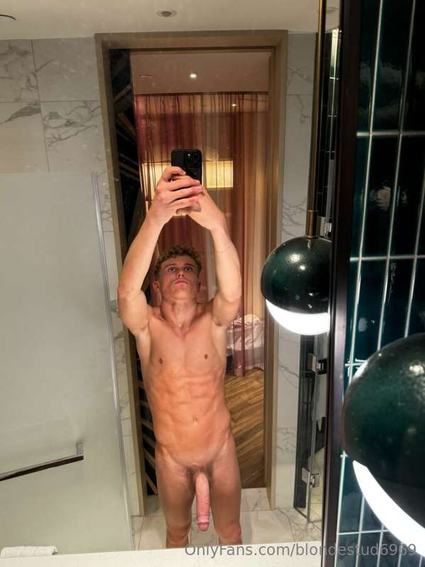 blondestud6969