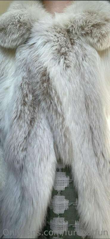 Want to get a better look? DM your fur mommy and let's play!..
