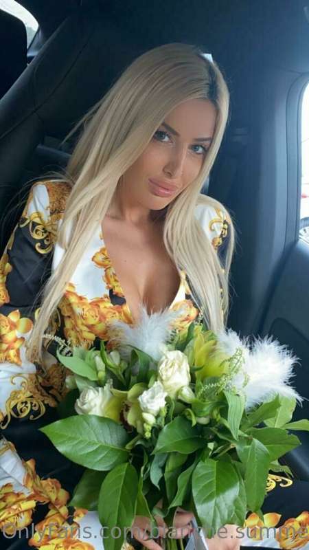 Would you buy me flowers? 💕