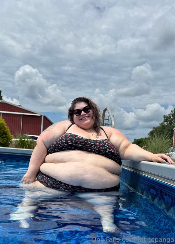 spent my day at the pool 🍓 💦 