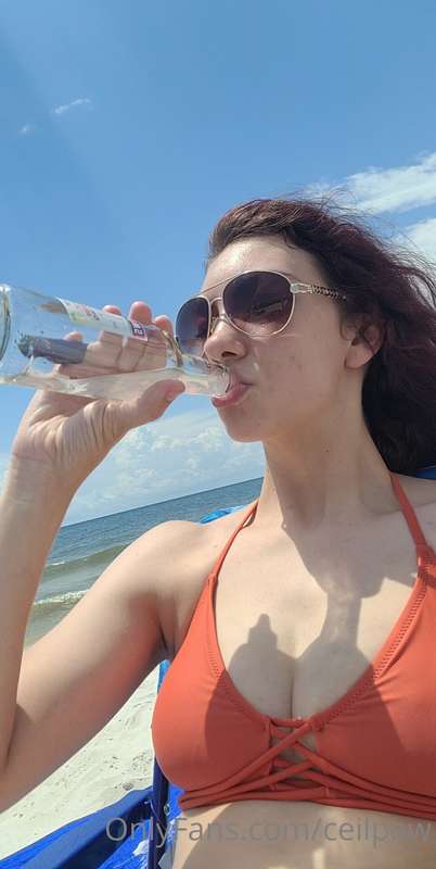 I miss the beach already. I'll show my tan line next post🥰