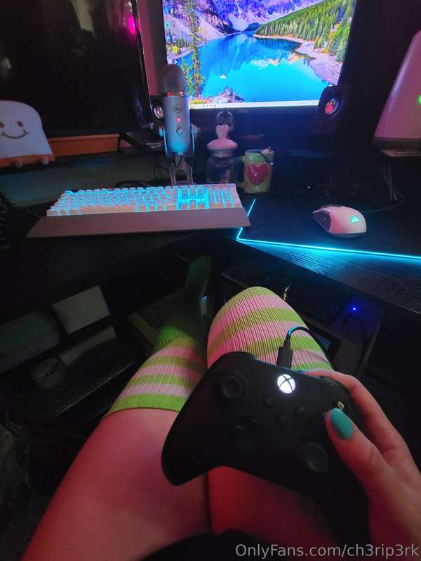 I'm ready for some play time daddy. Are you? 😈🎮 🥵