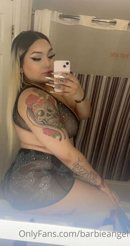 He say he like them thick like his pockets 💰