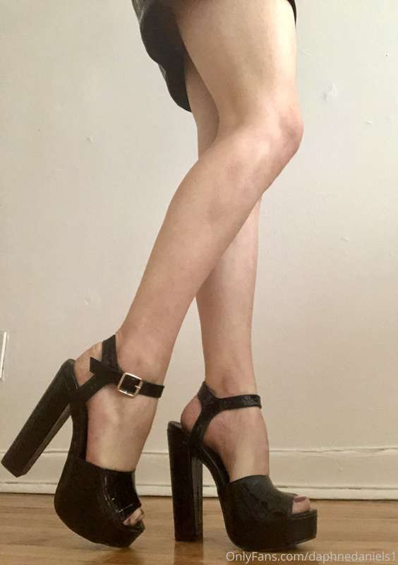 Attention shoe lovers !
DM me for a very sexy video of me sh..