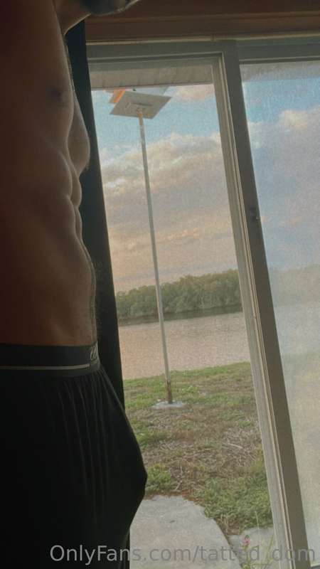 just want to rub my bulge against your face