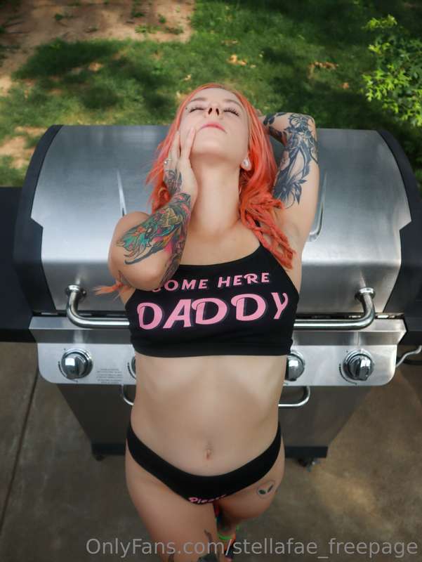 Cum here Daddy 😈

Full set on my VIP page
Onlyfans.com/stell..