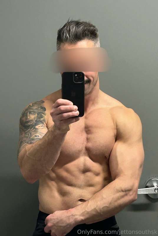 chiselled43