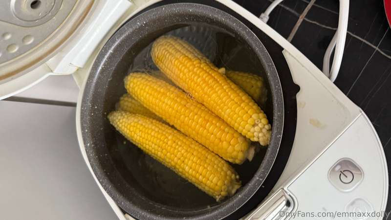 Boiled some corn for myself 🌽Do you need the recipe or you t..