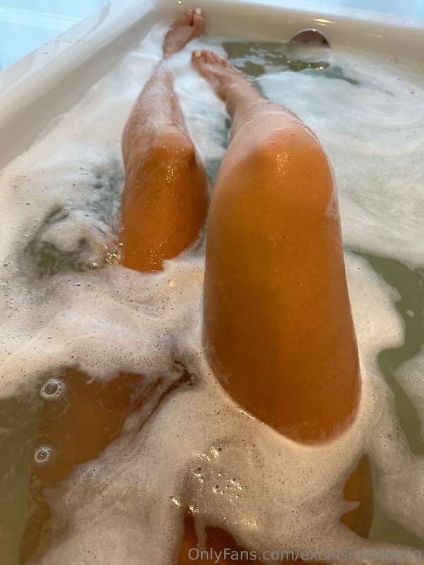 let's get wet baby,,, 🥵💦