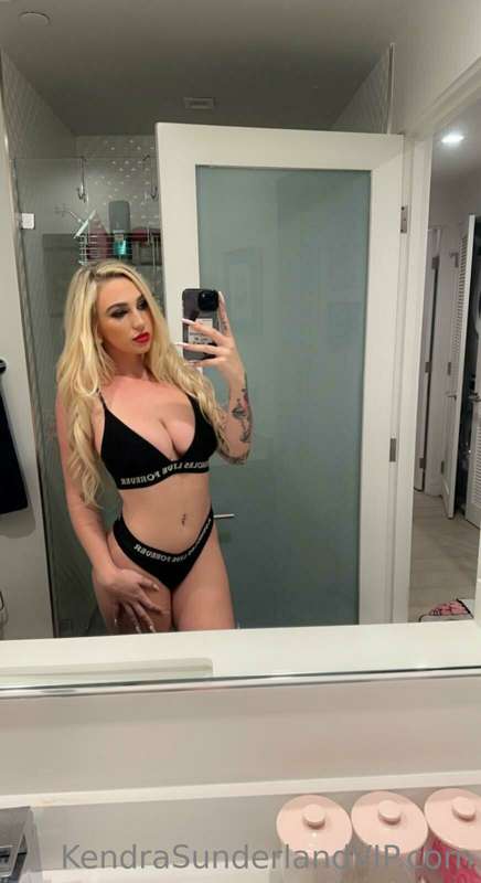 Photo 585 of Kendra Sunderland on Tocromo