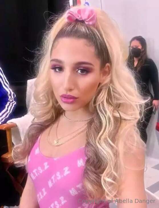 Foto 147 de Abella Danger en Tocromo