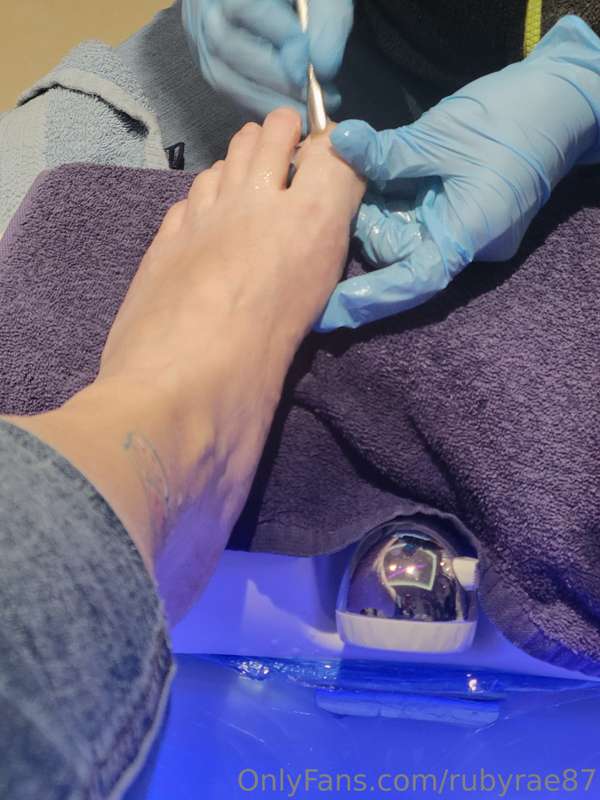 December pedicure thanks to a special tiny ❤️  You pay, you ..