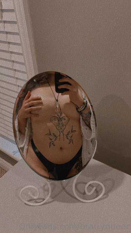 Unlock to see a juicy view from behind 🍑 & my pretty tiddies..