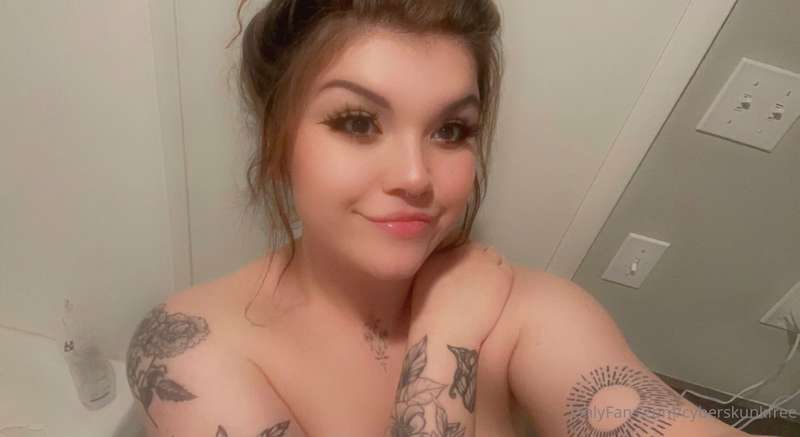 wanna spend the night with me? 🥰