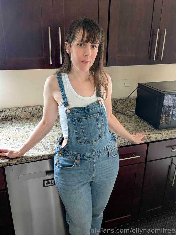 Country gal: https://onlyfans.com/1959101188/ellynaomi