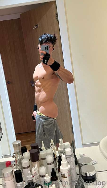 Eat my ass , 😏 please? 😈