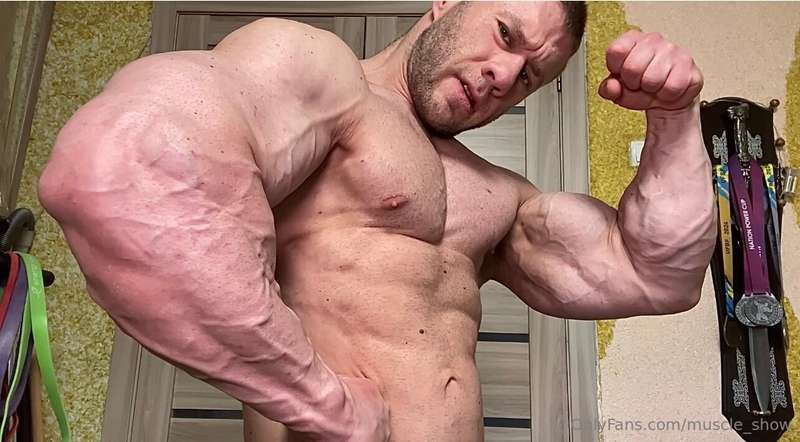 Incredible quality 💪 shredded/ pre comp shape 😈Nice close fl..