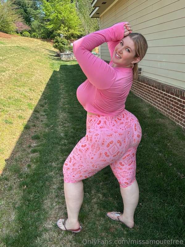 I'll let you spank this booty but you need to sub to my main..