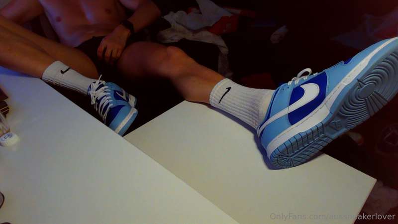 Wanna lick my new dunks?