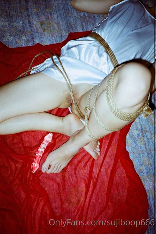 I love when rope touches my pussy 😫🥰