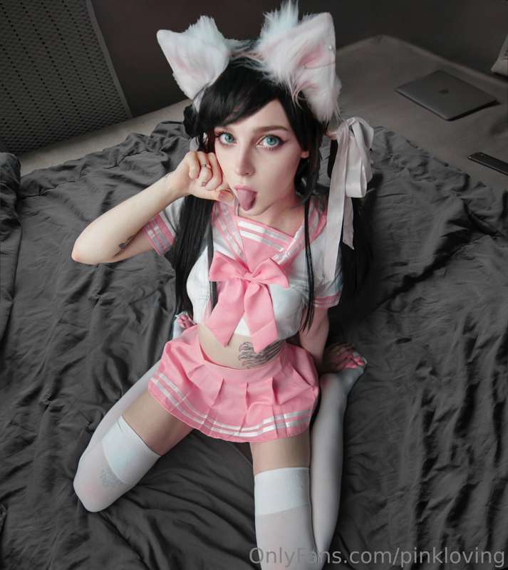 I love the combination of pink and gray. And I also love thi..