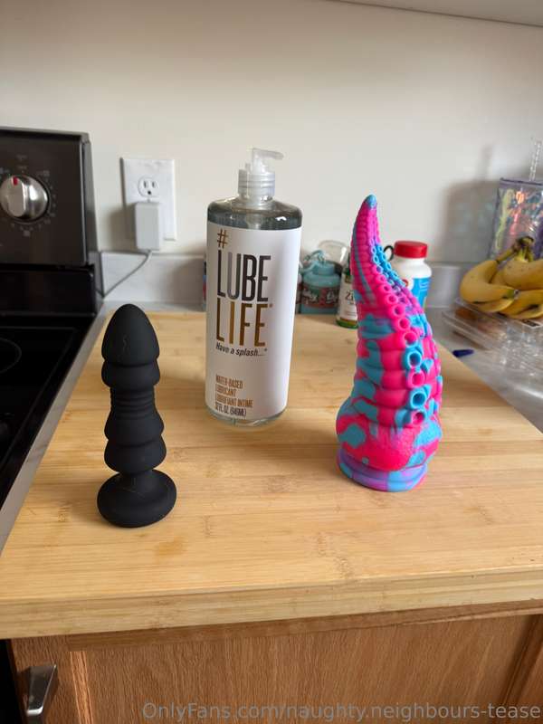 naughty.neighbours-tease