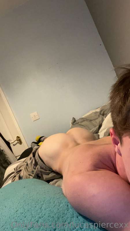 sorry I haven’t been posting I was ill 😩
(I have a dildo now..